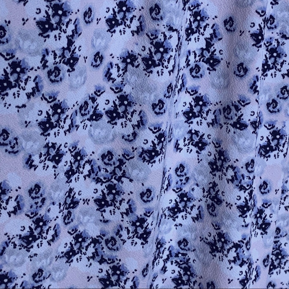 ADRIANNE PAPELL Blue Floral Flutter Sleeve Ruffled High Neck Blouse - Picture 4 of 10